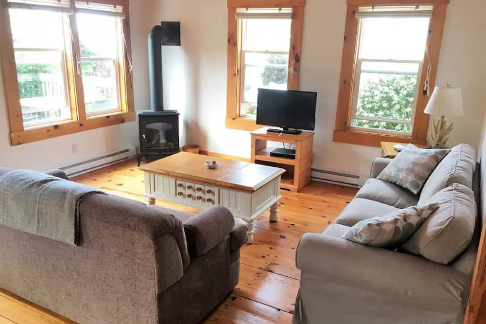 Photo of Livingroom in Boutiliers Point