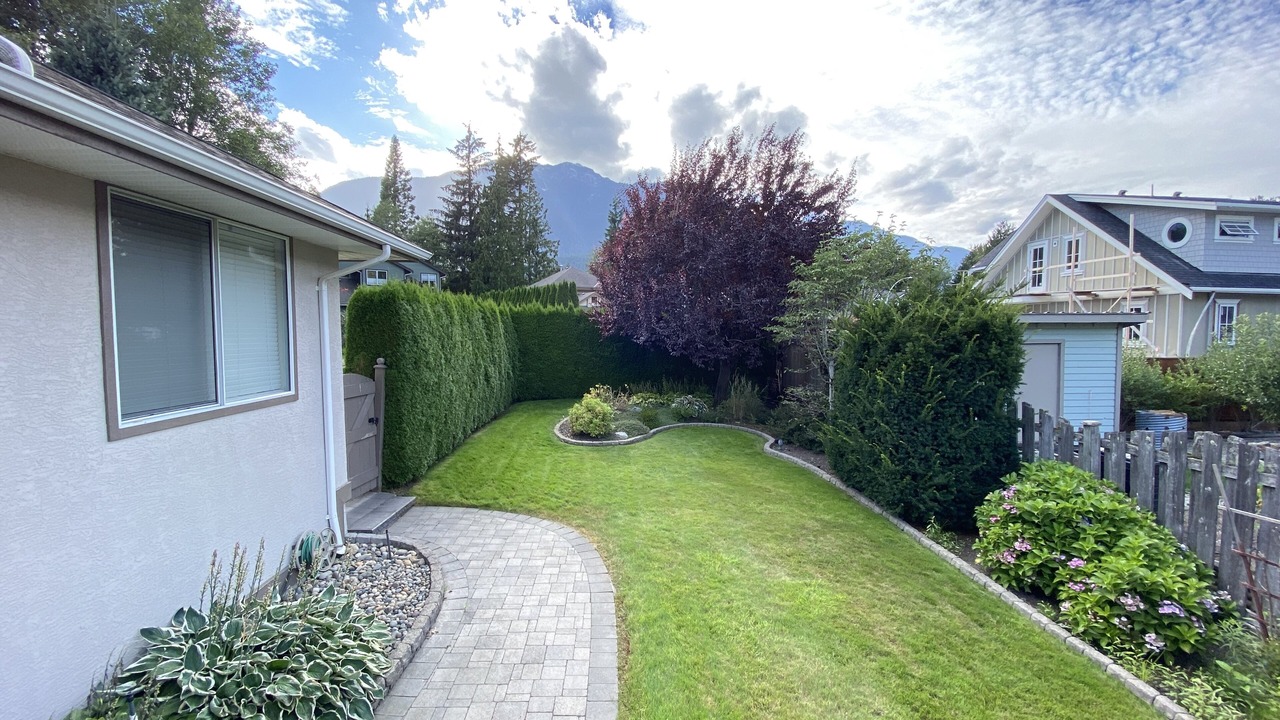 Photo of Outdoor in Brackendale