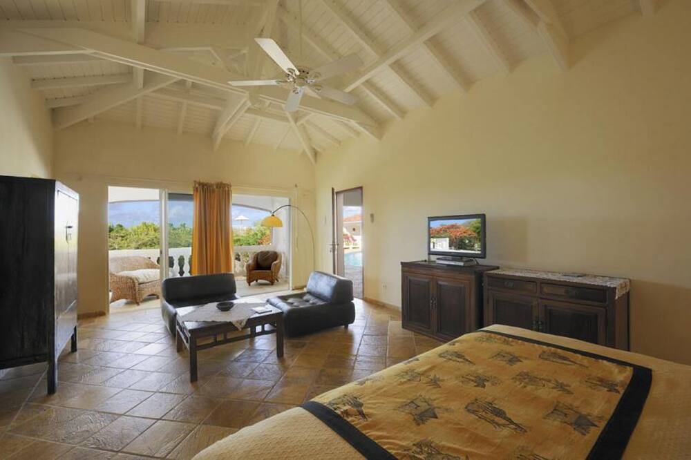 Photo of Livingroom in Plum Bay