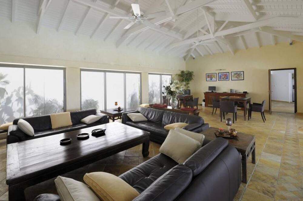 Photo of Livingroom in Plum Bay