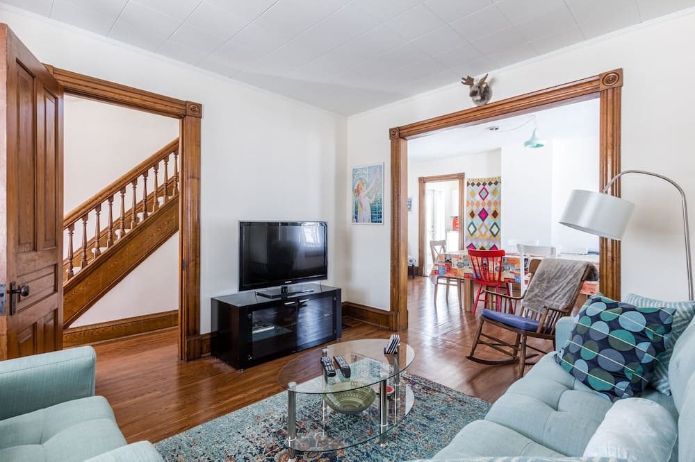Photo of Livingroom in Fallsview