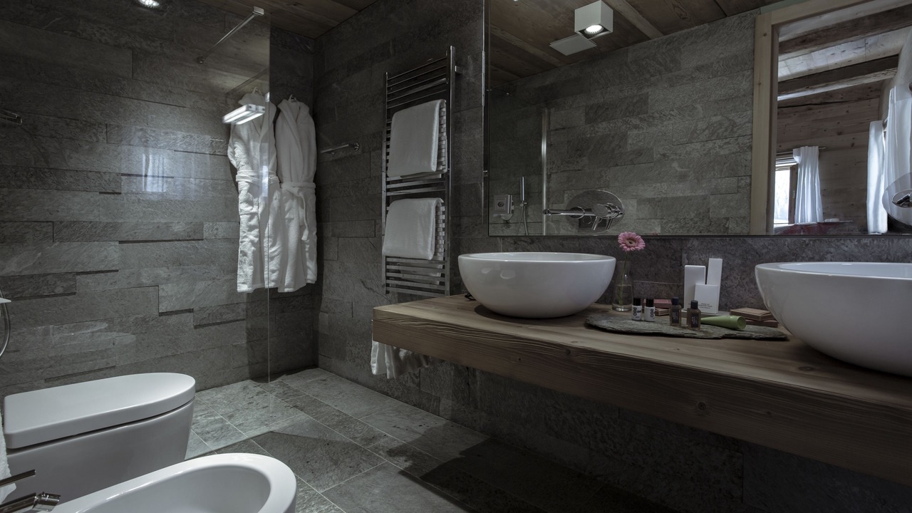 Photo of Bathroom in Madulain