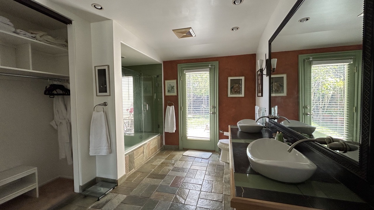 Photo of Bathroom in Ladera Heights