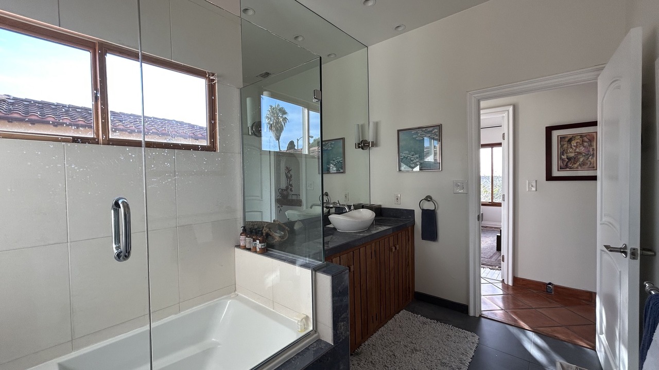 Photo of Bathroom in Ladera Heights
