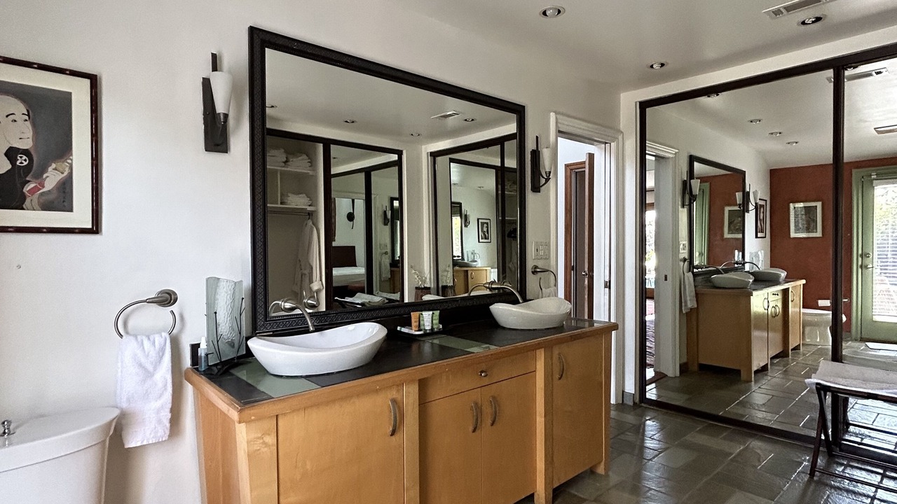 Photo of Bathroom in Ladera Heights