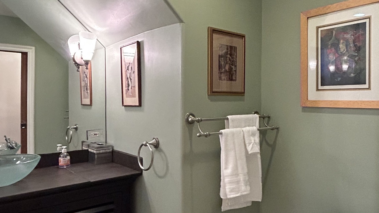 Photo of Bathroom in Ladera Heights