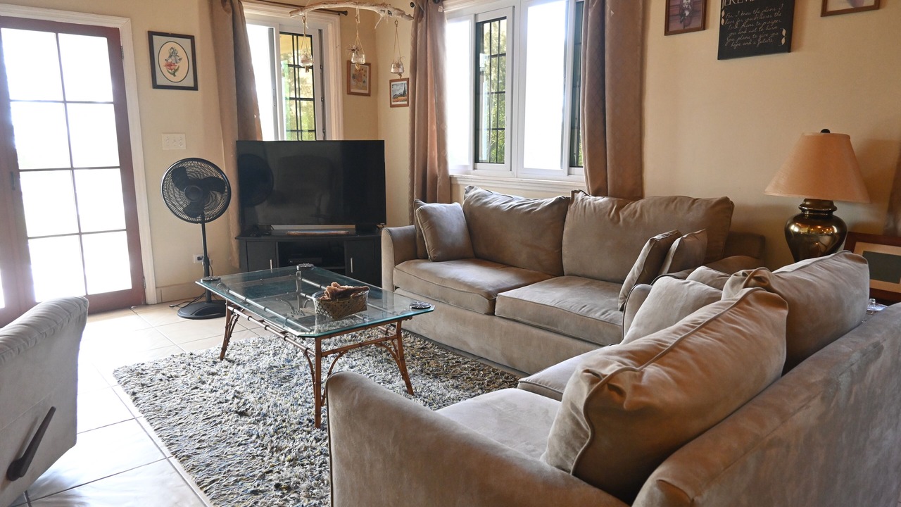 Photo of Livingroom in Tarpum Bay