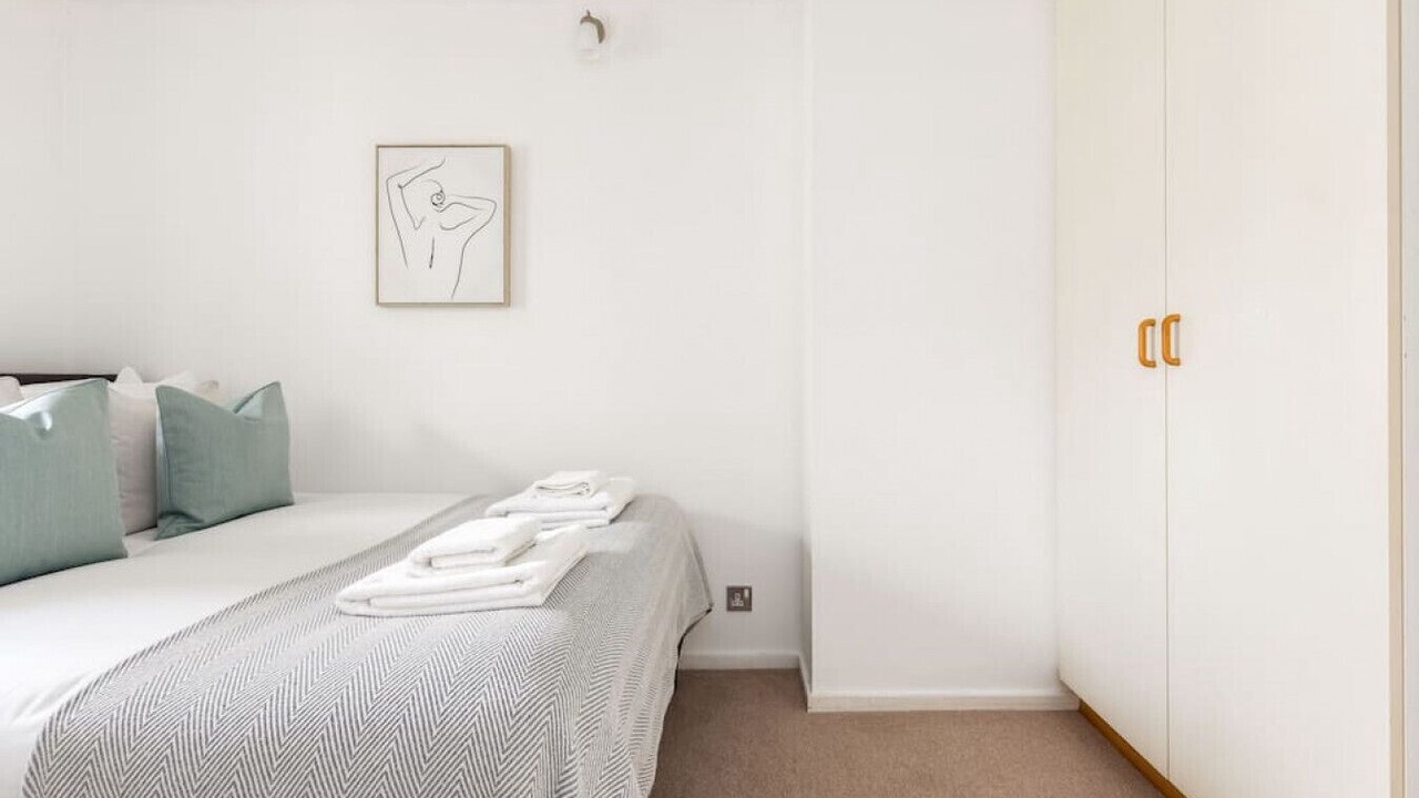 Photo of Bedroom in Surrey Docks