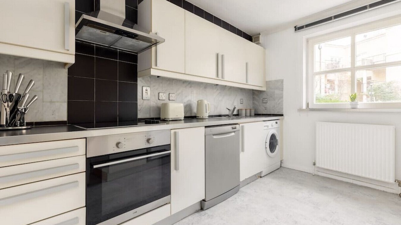 Photo of Kitchen in Surrey Docks