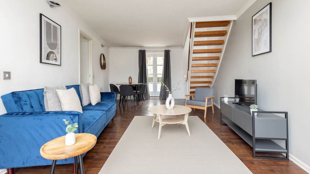 Photo of Livingroom in Surrey Docks
