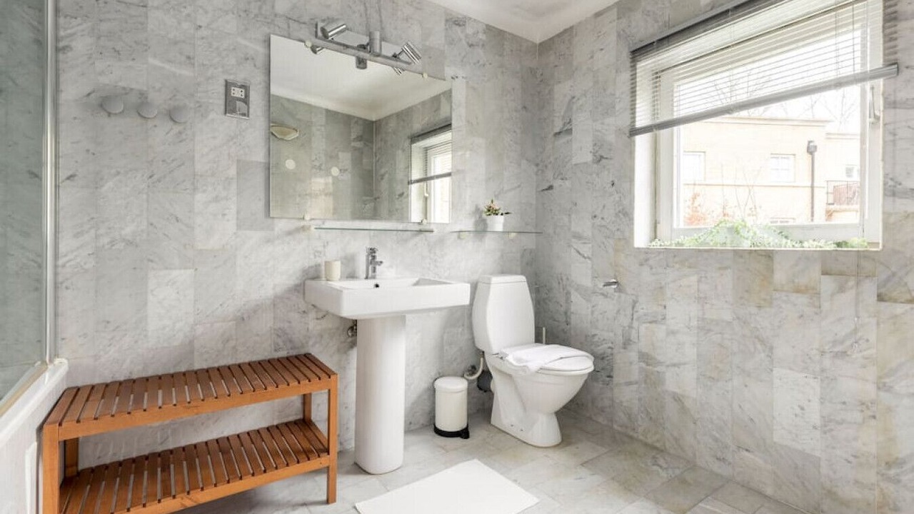 Photo of Bathroom in Surrey Docks
