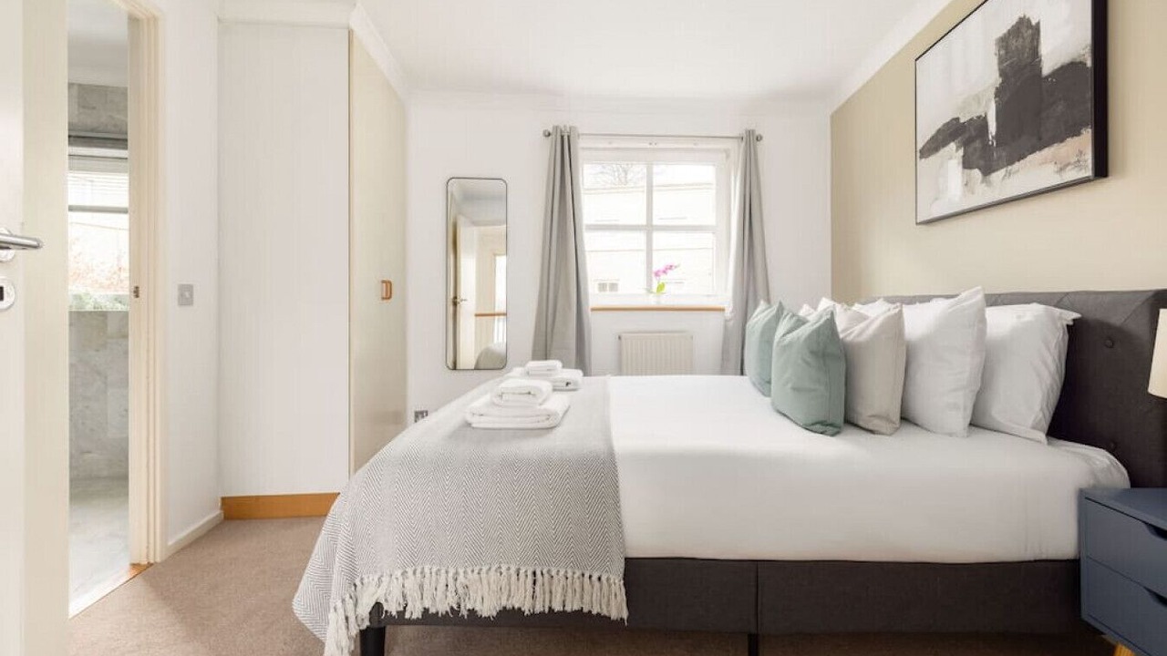 Photo of Bedroom in Surrey Docks