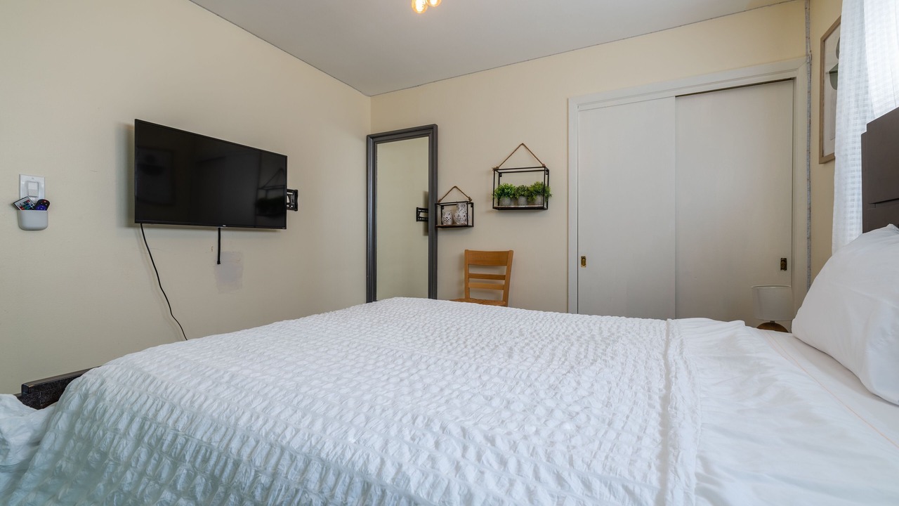 Photo of Bedroom in Evanston