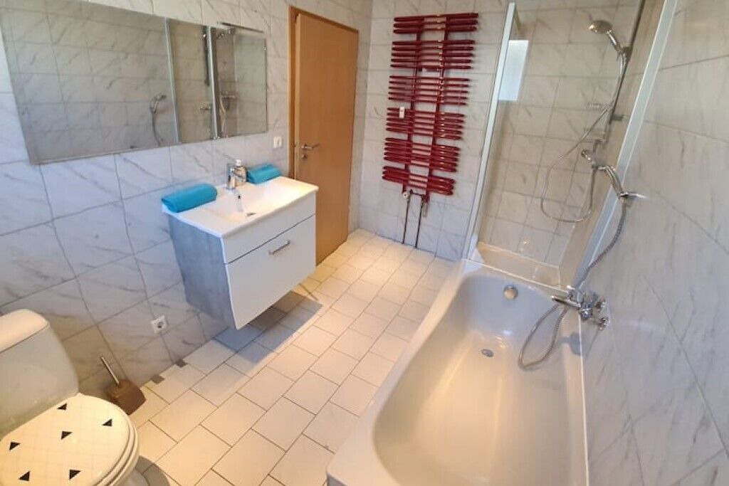 Photo of Bathroom in Rust