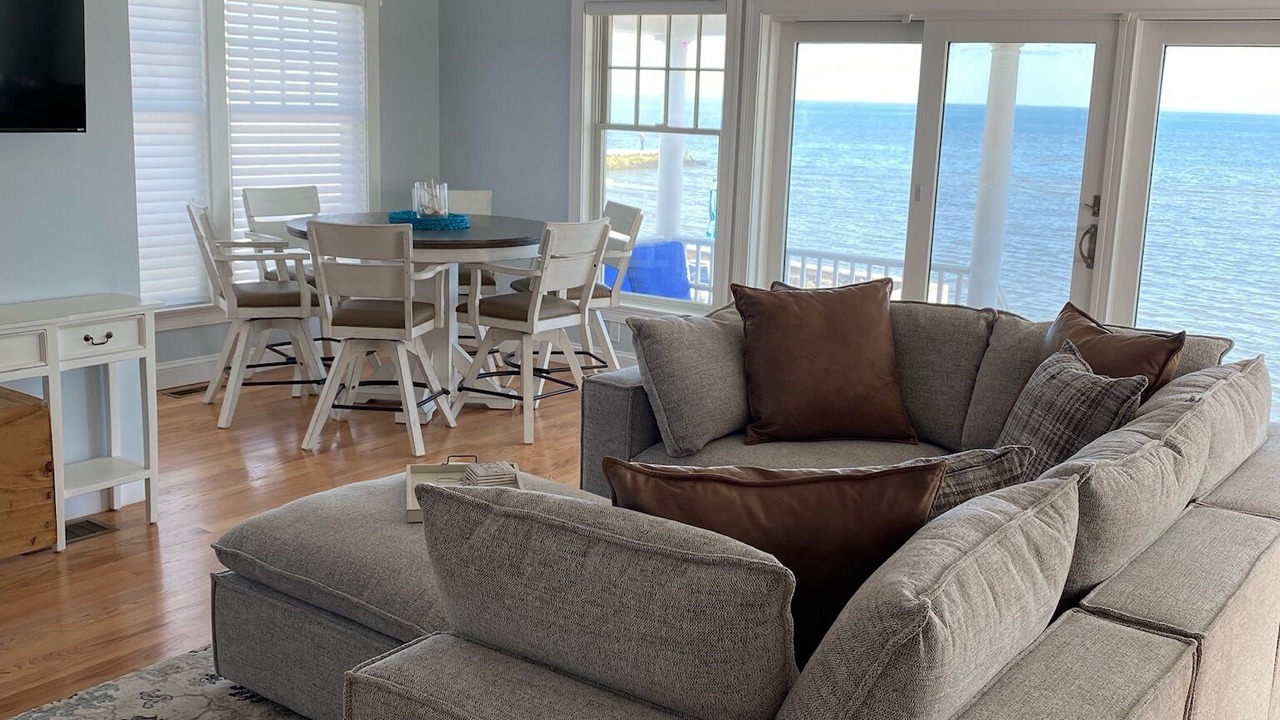 Photo of Livingroom in Westbrook Center