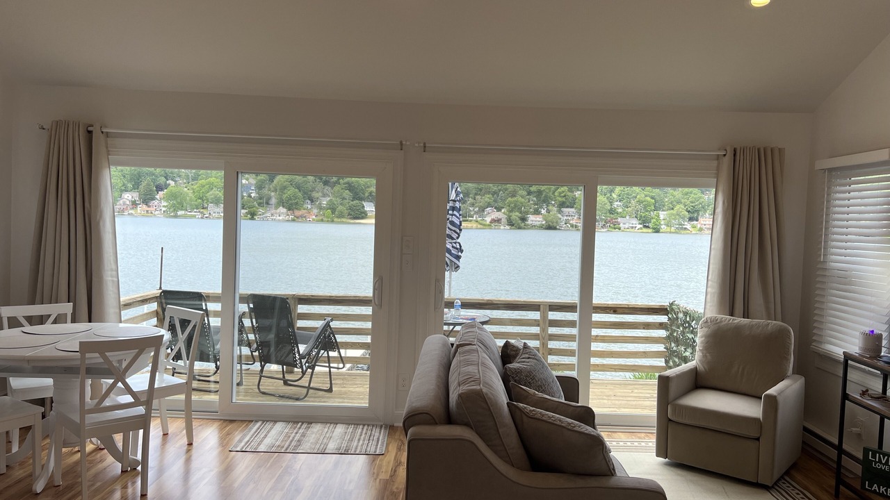Photo of Livingroom in Middlefield
