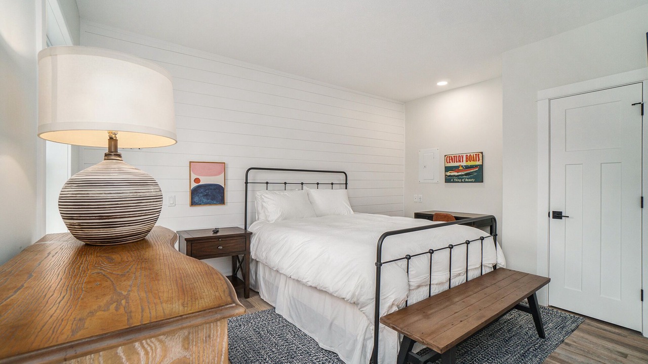 Photo of Bedroom in Onekama
