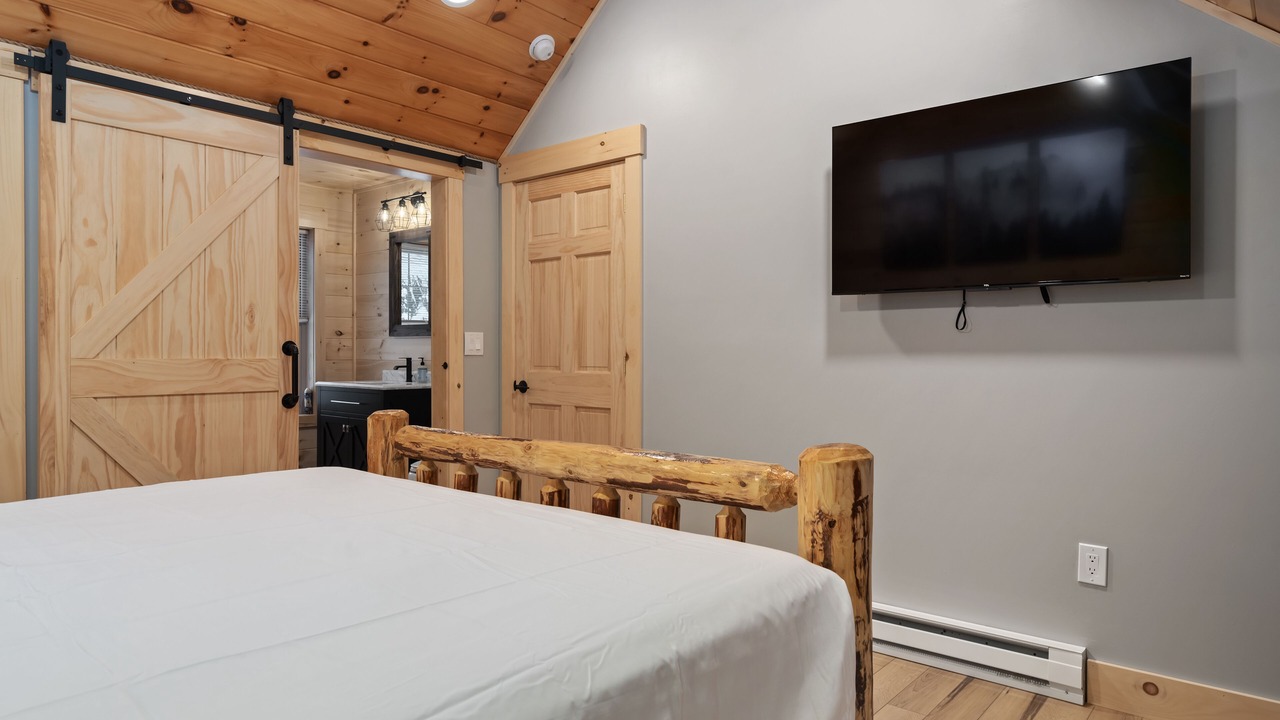 Photo of Bedroom in Boonville