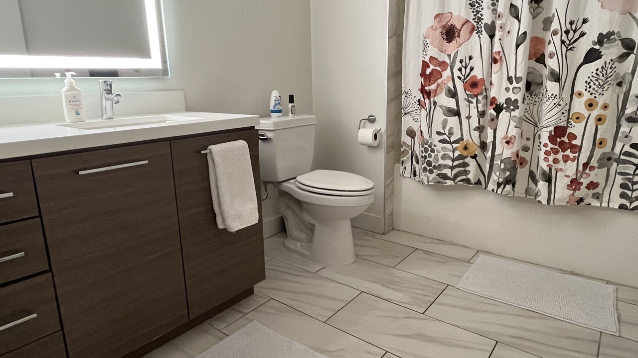 Photo of Bathroom in Wilshire Center