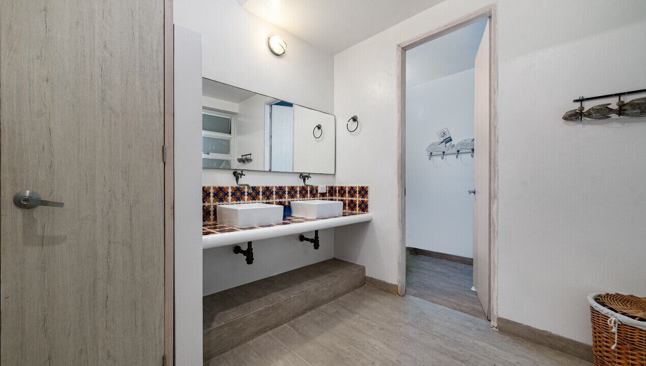 Photo of Bathroom in Tolu