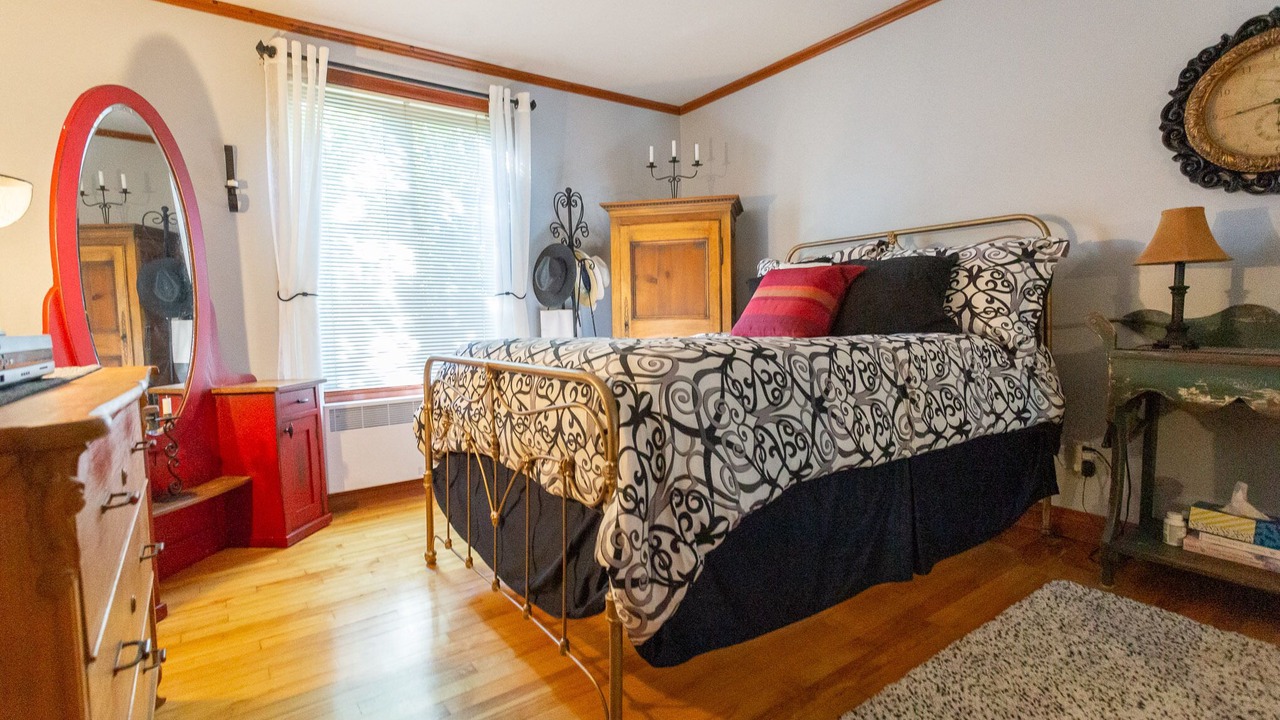Photo of Bedroom in Mont-St-Hilaire