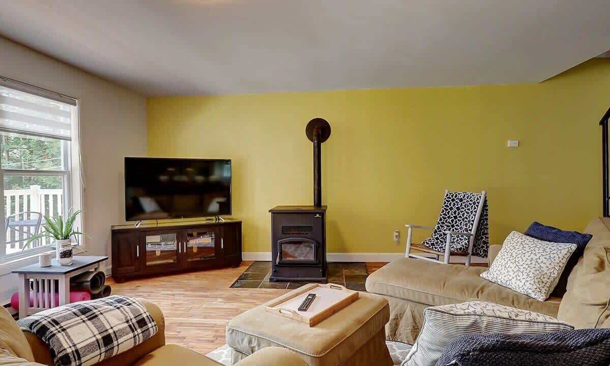 Photo of Livingroom in Dudswell