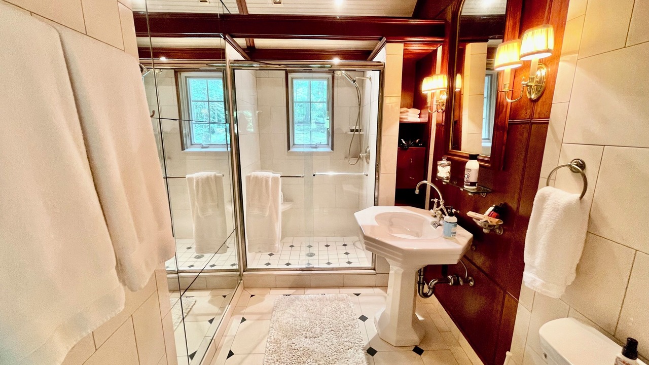 Photo of Bathroom in Killingworth