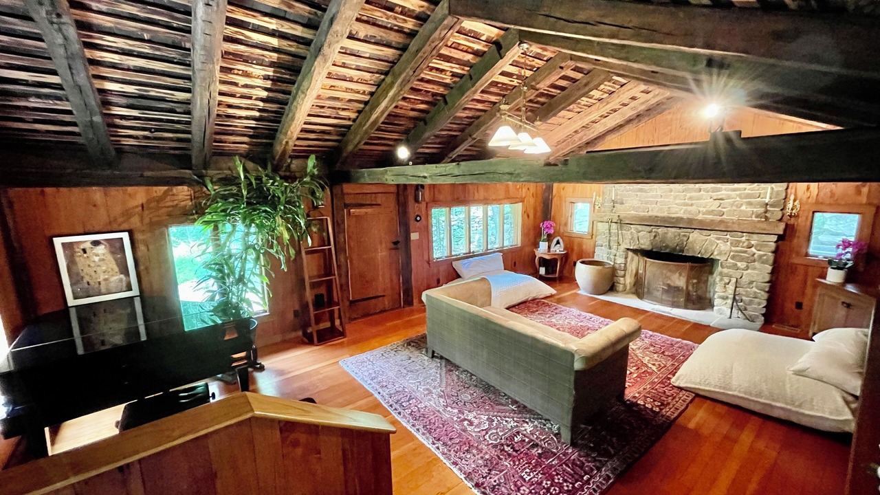 Photo of Livingroom in Killingworth