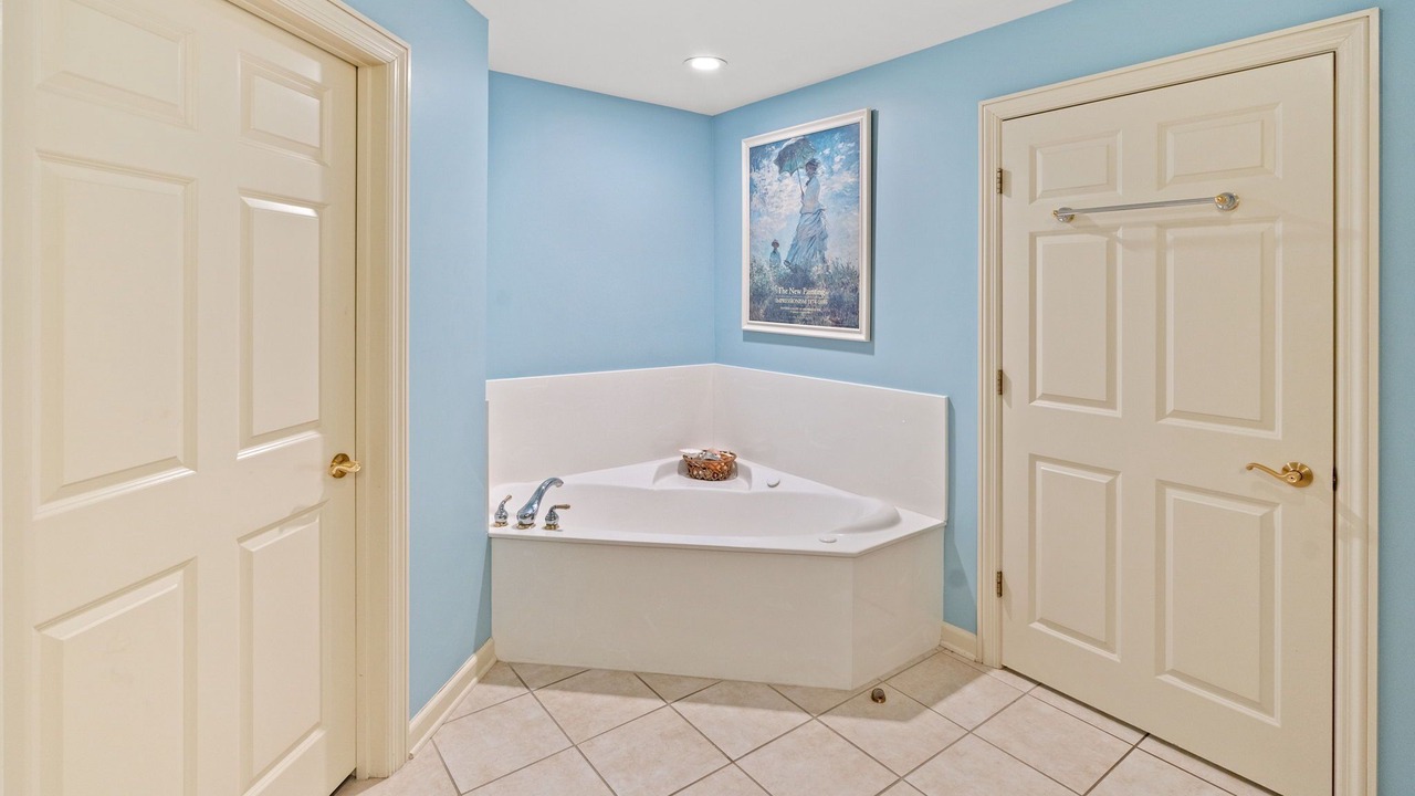 Photo of Bathroom in Arcadian Shores