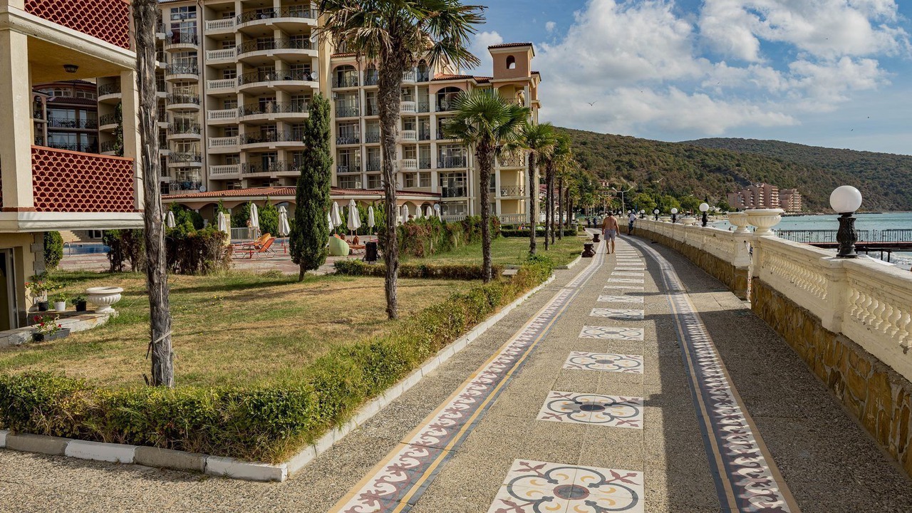 Photo of Outdoor in Elenite