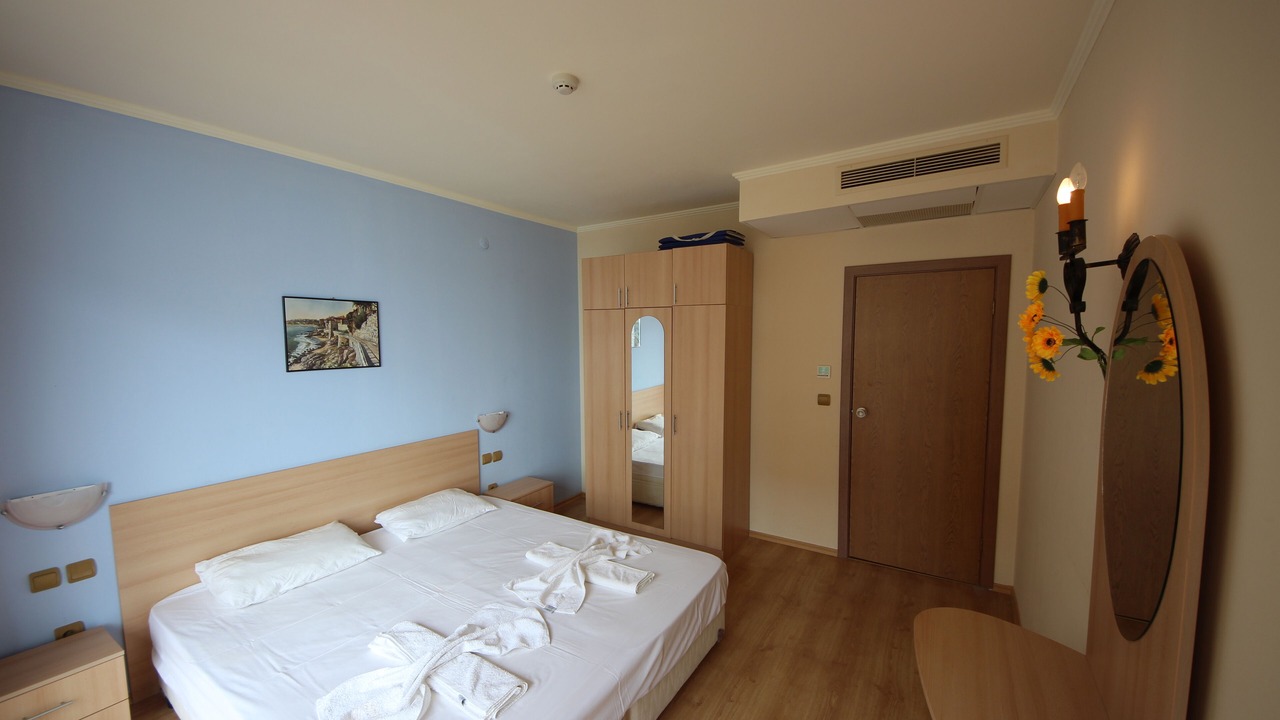 Photo of Bedroom in Elenite