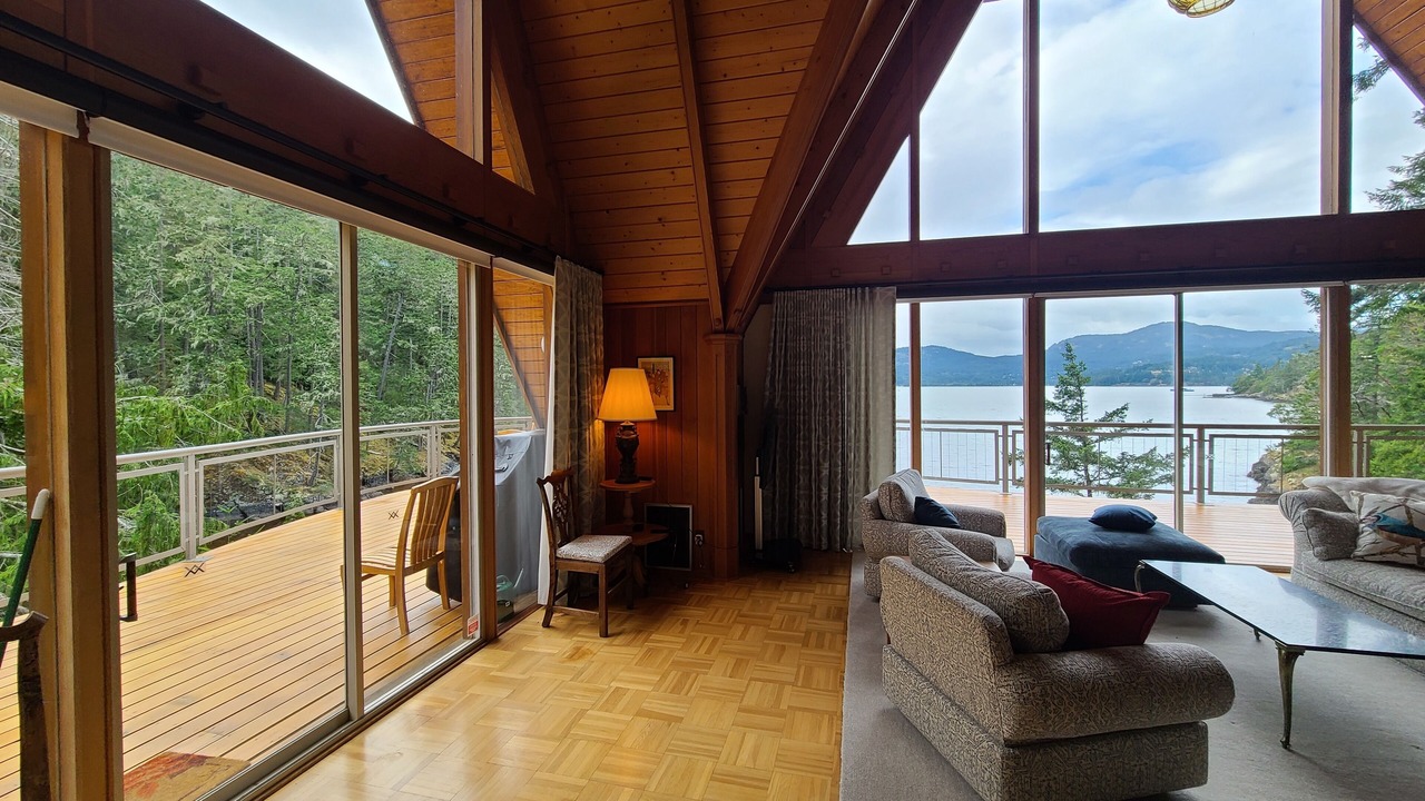 Photo of Livingroom in Juan de Fuca Electoral Area