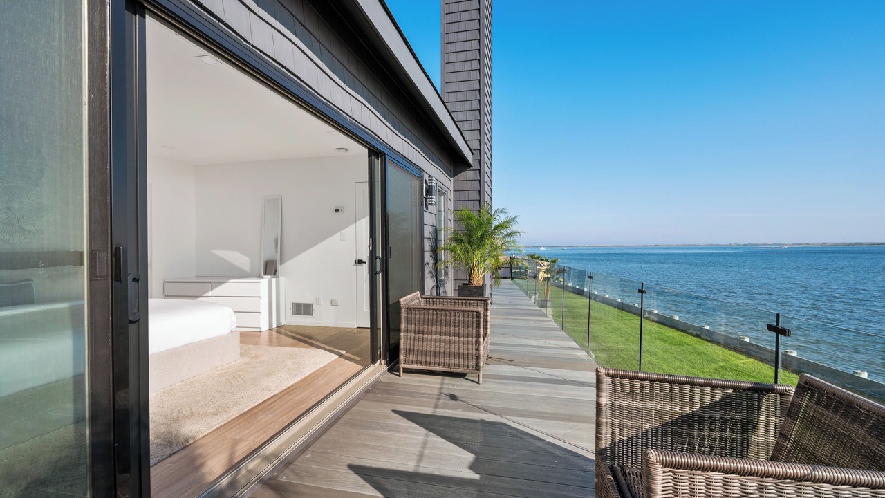 Photo of Patio Balcony in Hampton Bays