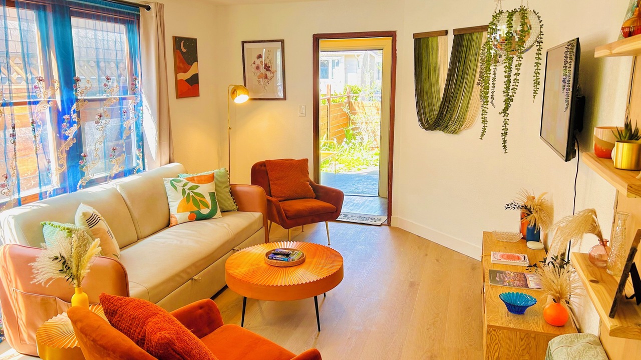 Photo of Livingroom in Bushrod