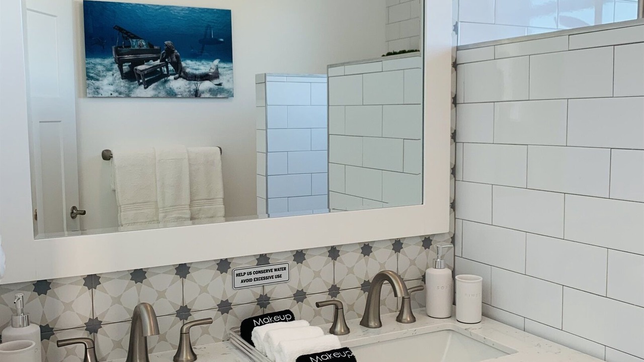 Photo of Bathroom in Lubbers Quarters Cay