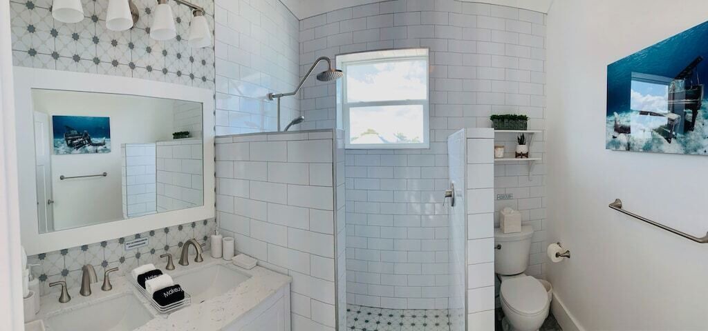 Photo of Bathroom in Lubbers Quarters Cay