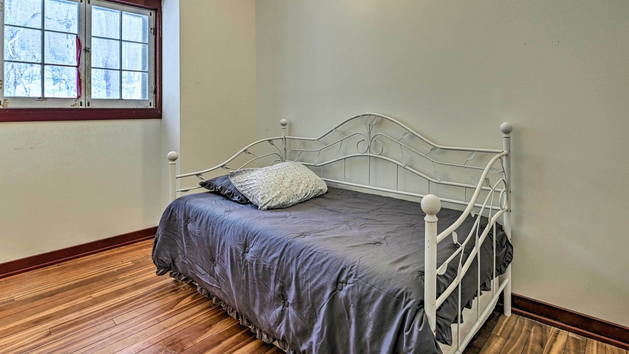 Photo of Bedroom in Otter Lake