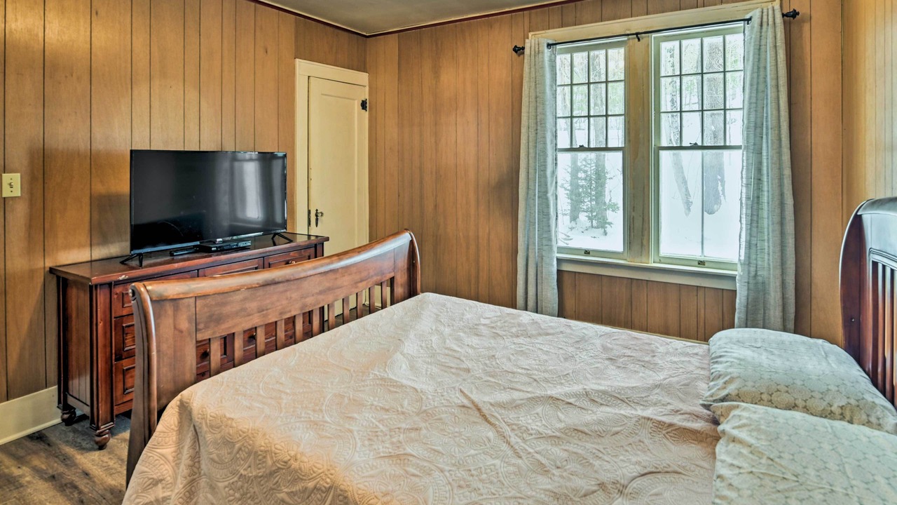 Photo of Bedroom in Otter Lake