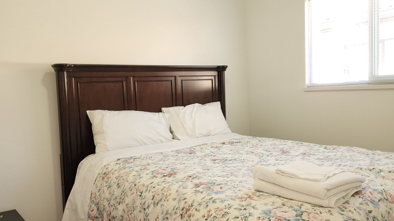 Photo of Bedroom in Renfrew-Collingwood