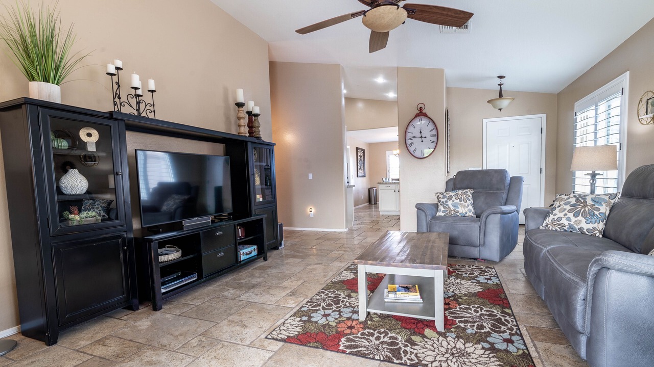 Photo of Livingroom in Summer Field