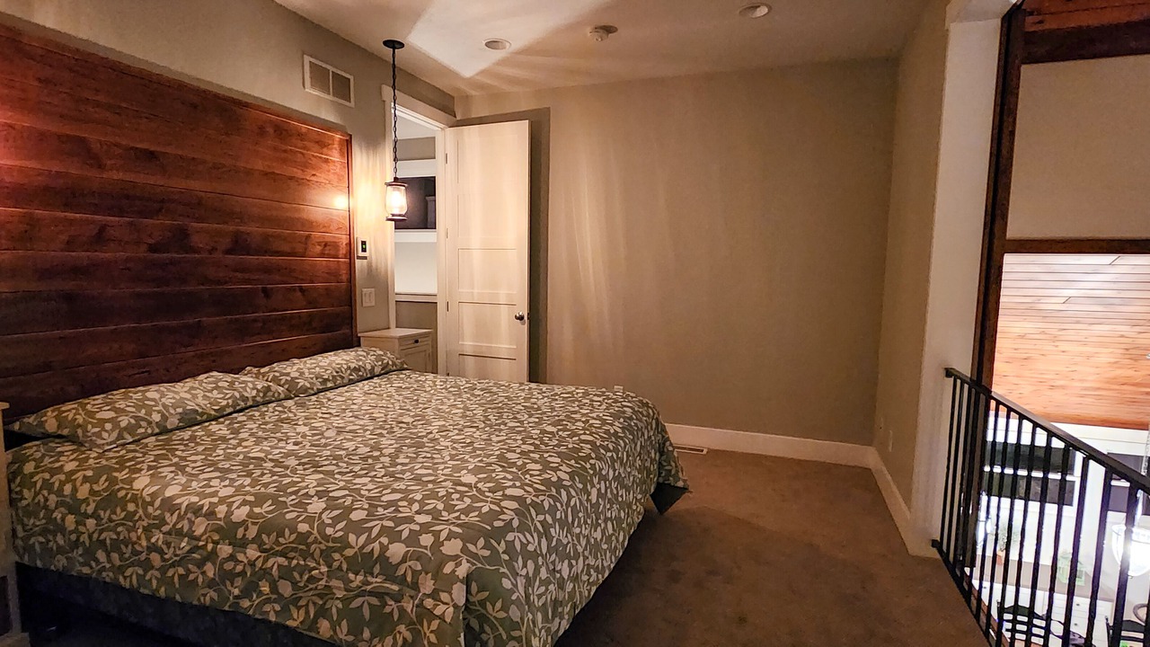 Photo of Bedroom in Coral