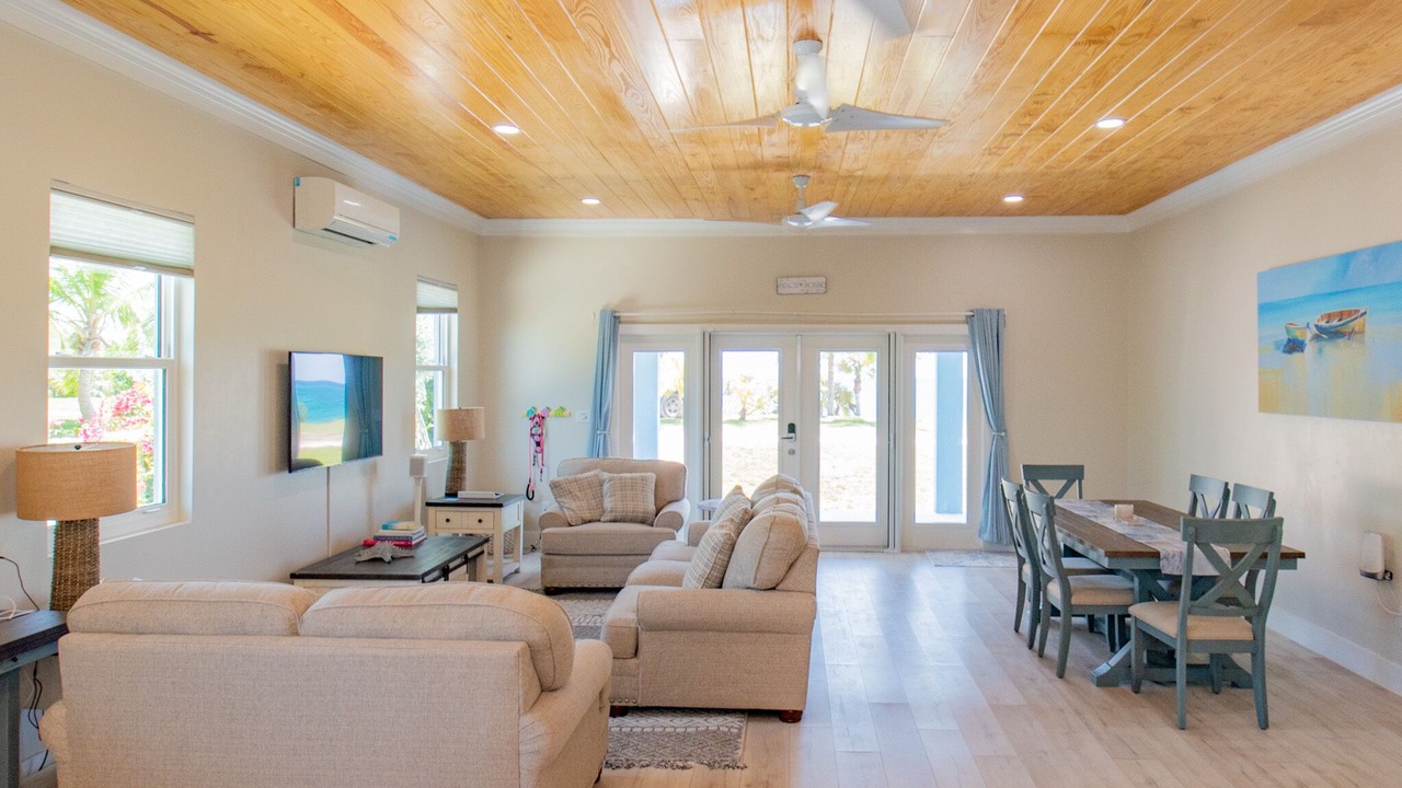 Photo of Livingroom in North Palmetto Point