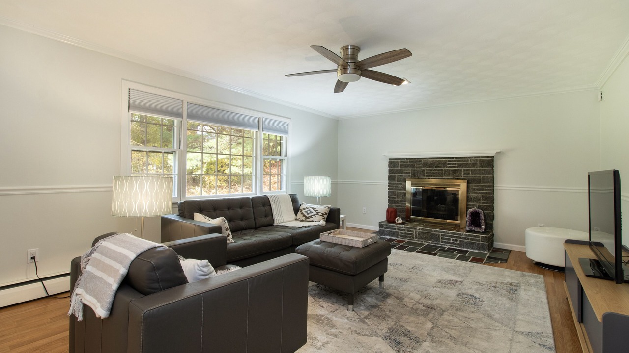 Photo of Livingroom in Avon