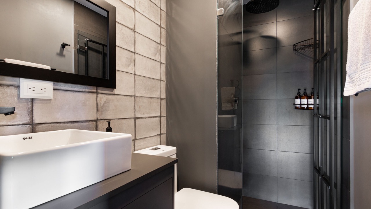 Photo of Bathroom in La Florida