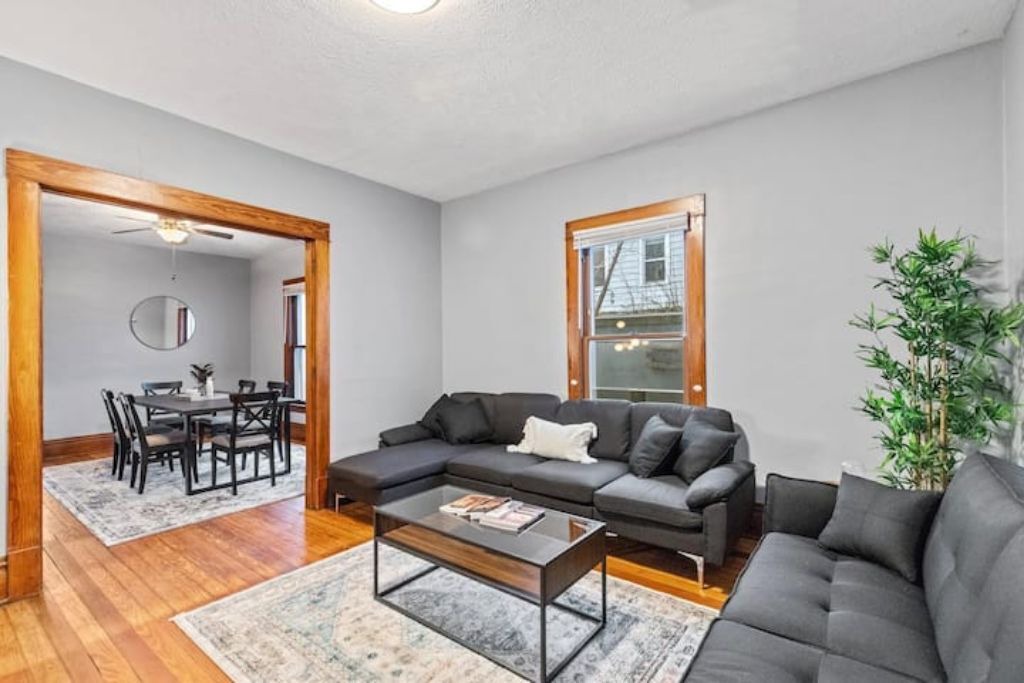 Photo of Livingroom in Creston Heights