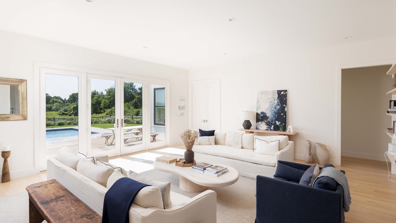 Photo of Livingroom in Southold