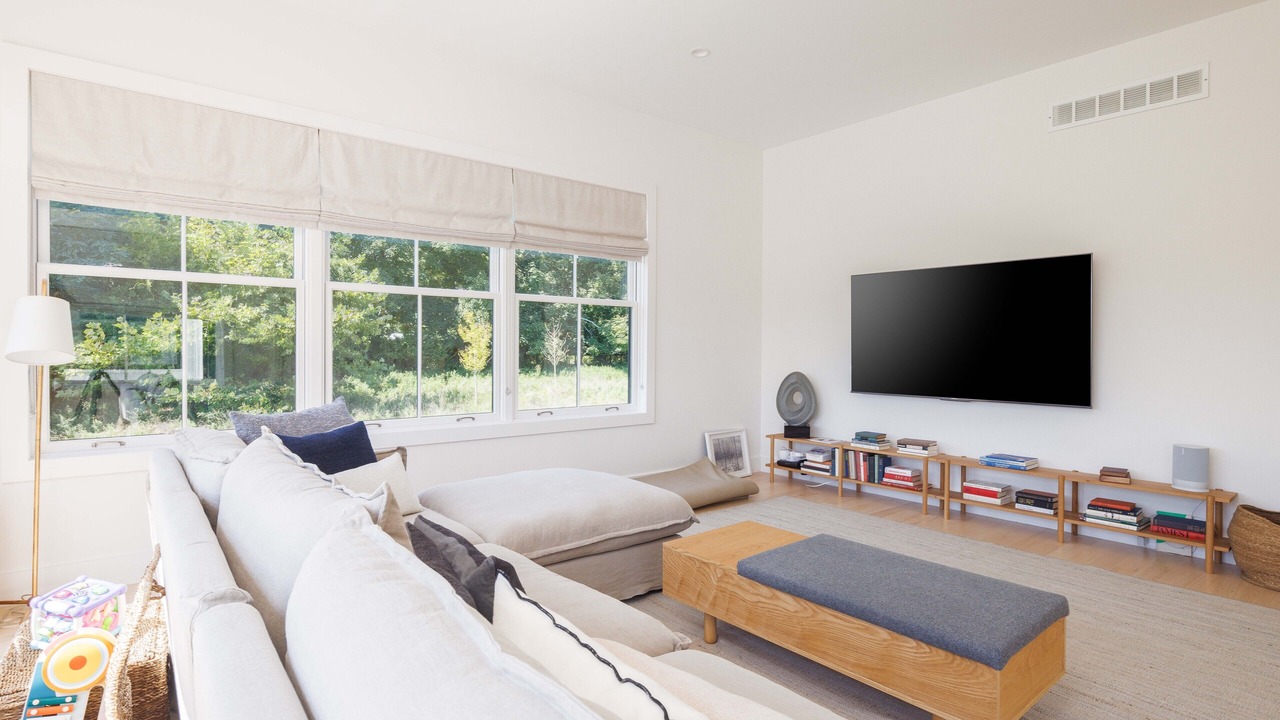 Photo of Livingroom in Southold