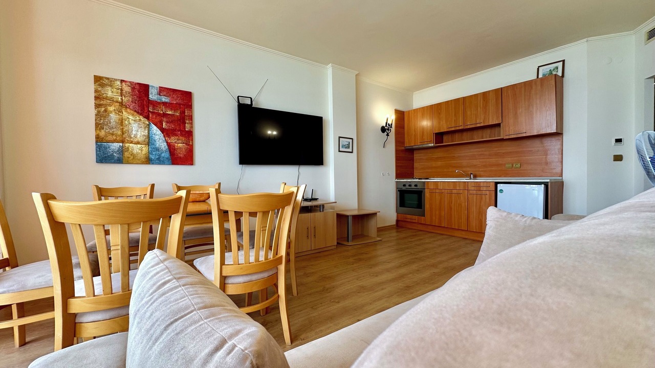 Photo of Livingroom in Elenite