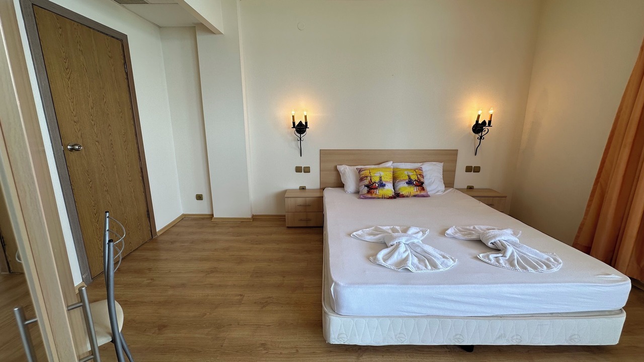 Photo of Bedroom in Elenite