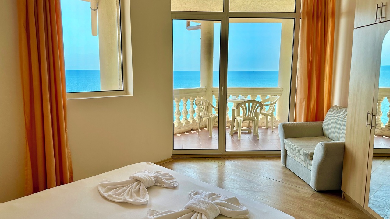 Photo of Bedroom in Elenite